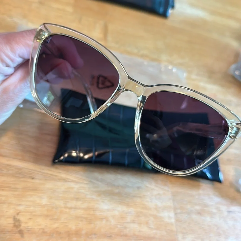 Rachel Zoe NWT‎ Nina nude crystal sunglasses with case